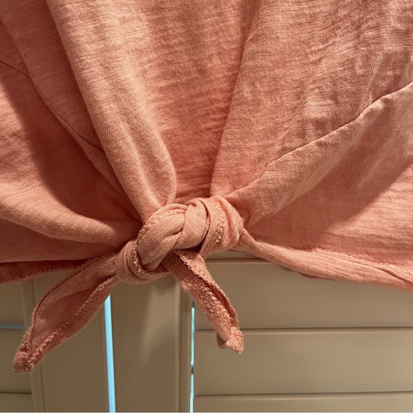 Old Navy Pink Top with tie bottom Size Medium - Picture 5 of 9